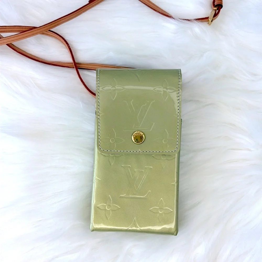 Louis Vuitton Monogram Vernis‎ Walker Pouch w/ Strap